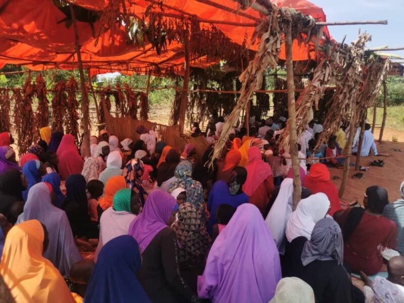 Afrika’da çocuklara Kur’an dersi ve yardım
