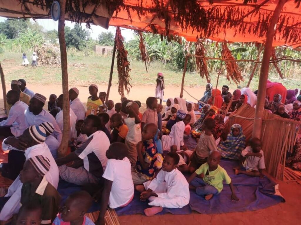 Afrika’da çocuklara Kur’an dersi ve yardım
