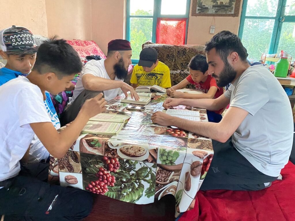 Kazakistan – Doğu Türkistan sınırında yardım