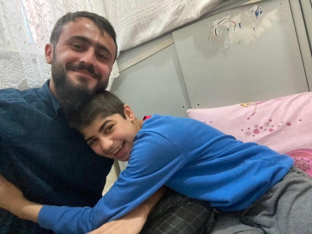 Suriye sınır kamplarında gıda paketi dağıtımı