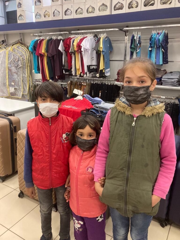 Çocuklara kışlık giyim desteği
