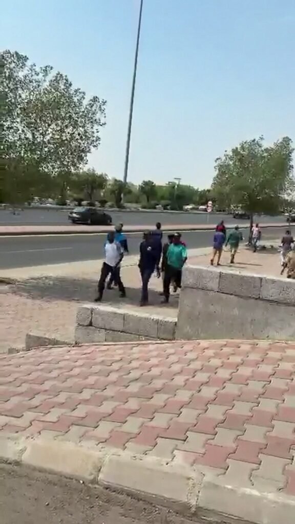 Mekke’de yemek dağıtımı